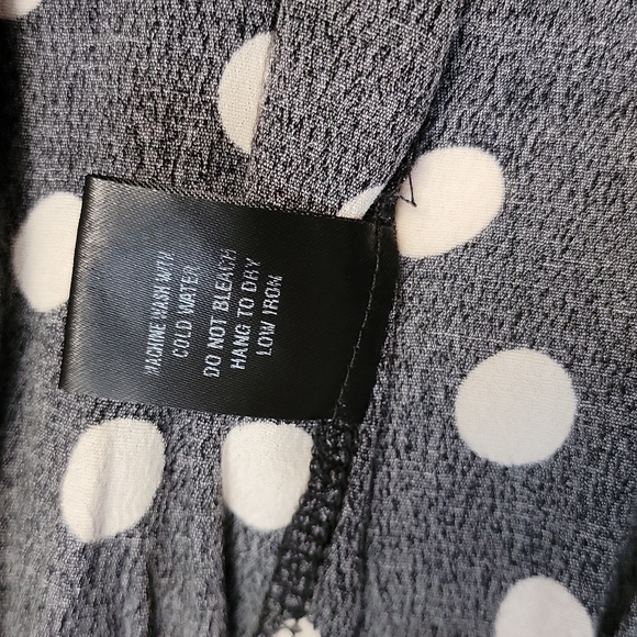 VICI B/W Crepe PolkaDot Blouse sz M - Picture 6 of 10